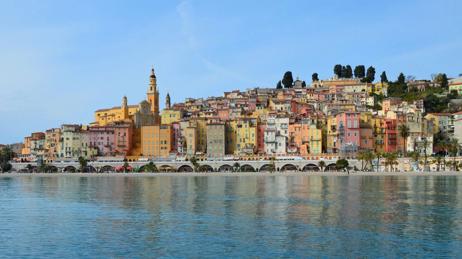 A Mediterranean seaside town with colourful houses by the water, like the tourist towns of the Costa Brava