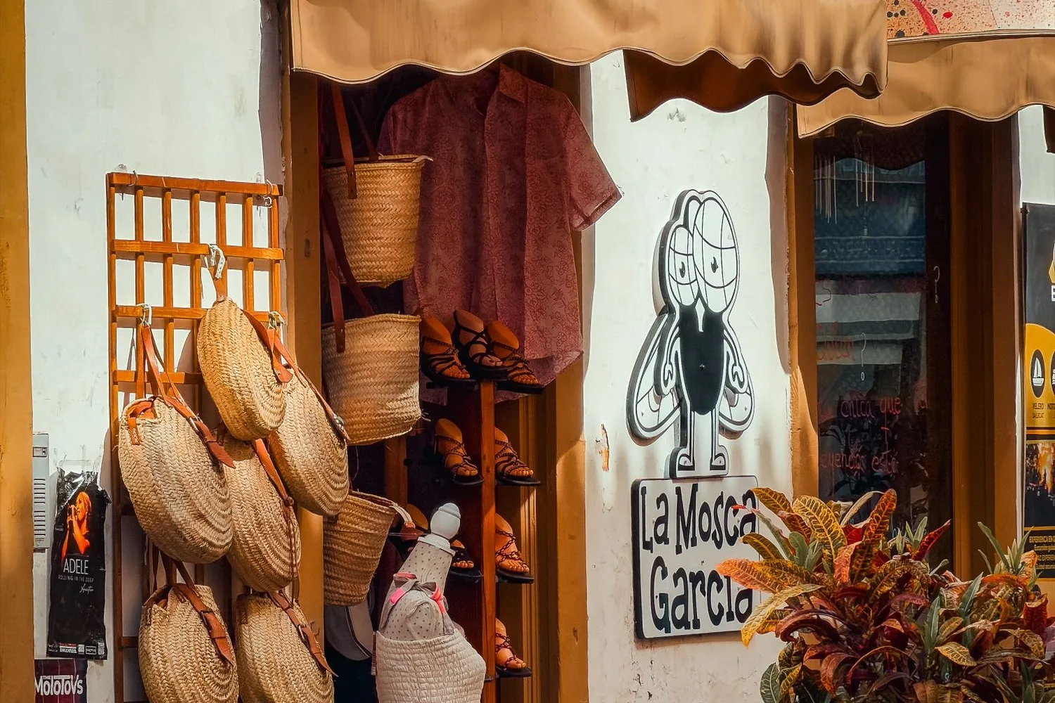 Aparador d'una botiga amb producte exposat, l'equivalent físic del que fa una bona pàgina web