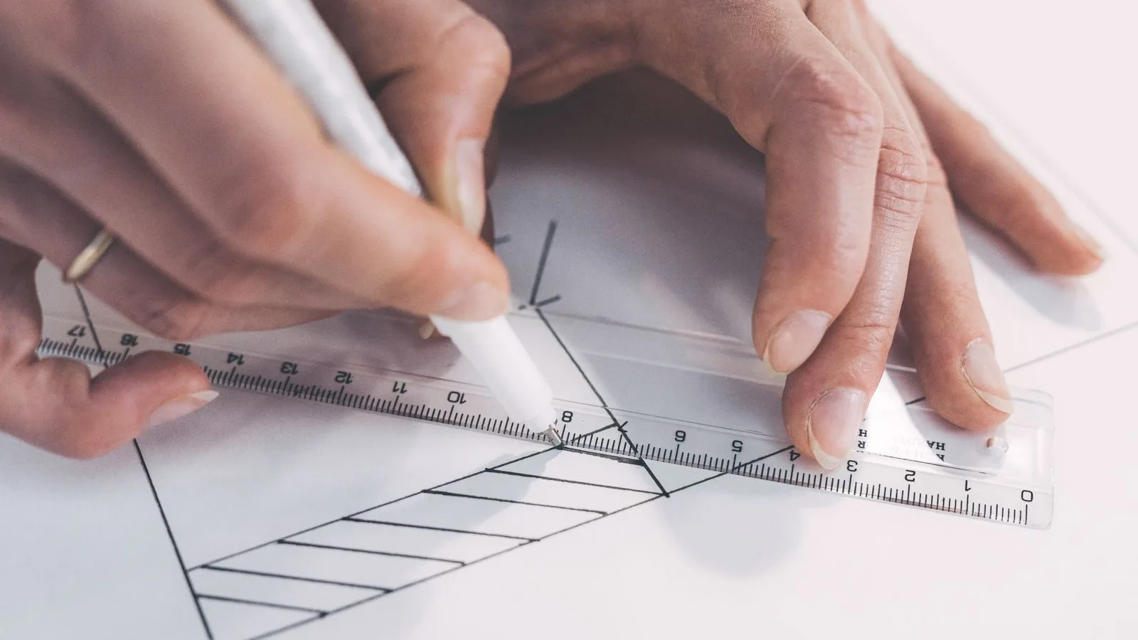 Drawing the plan of a website structure with a ruler before building it
