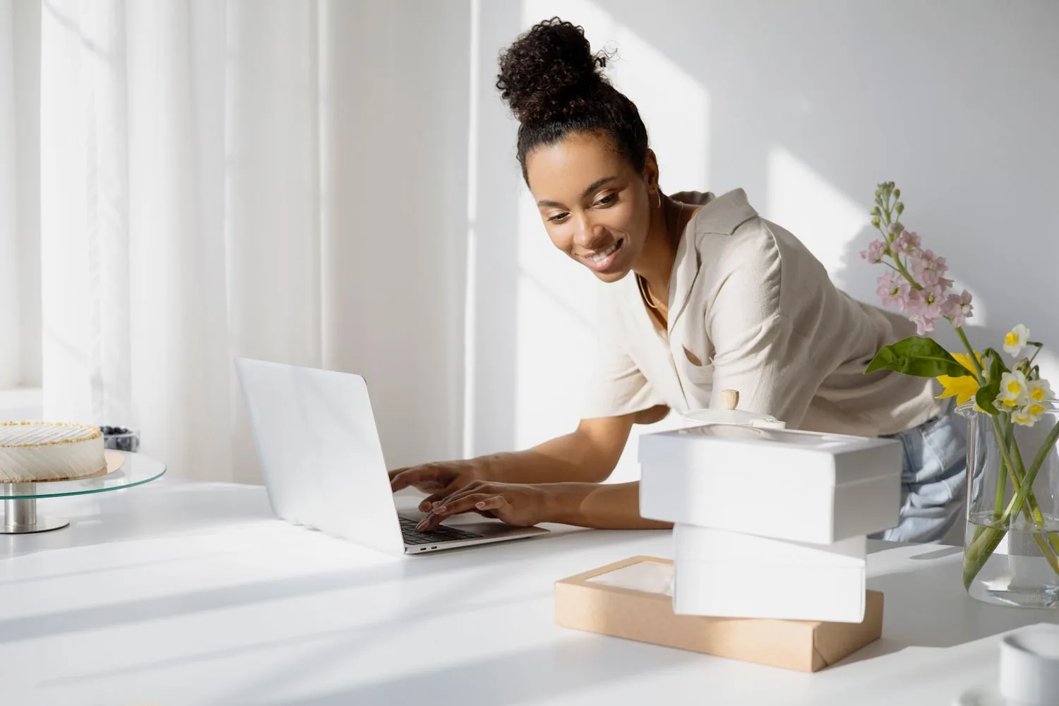 A business owner replying to a message from her laptop, the quick answer that closes the sale