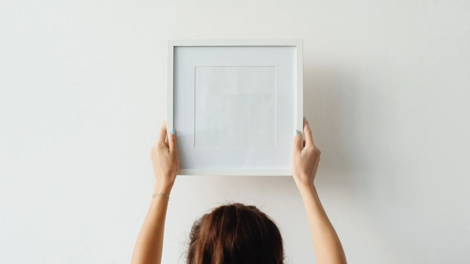 Holding an empty frame, like the blank preview of a shared link