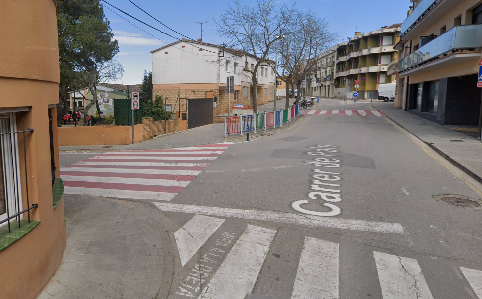 Ubicación del local comercial frente a un colegio